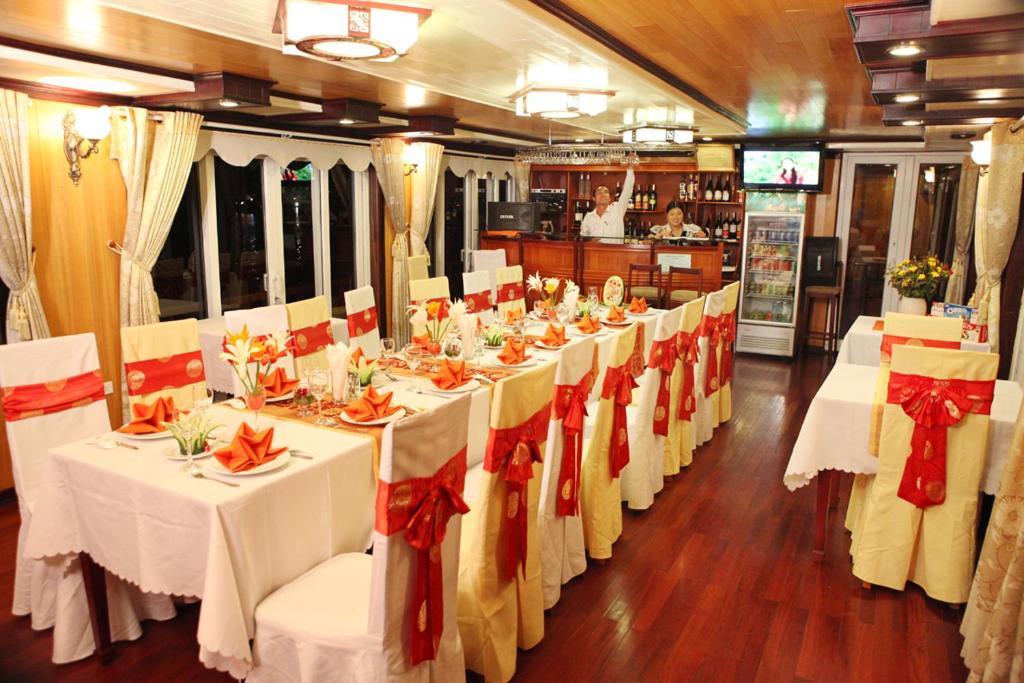 شقة ها لونغ  في Halong Aurora Cruises المطعم الصورة